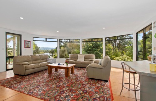 Mangawhai Heads House | Green Oasis - Mangawhai Heads Holiday Home