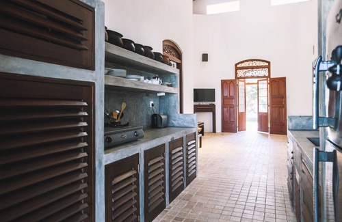 Hikkaduwa Villa | Green Parrot Beach Villa, Right On The Beach. With Private Swimming Pool