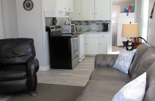 Anderson Cottage | Green Pond Landing Cozy Cottage. Boat parking, Pet Permitted