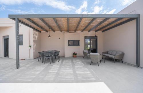 Aegina Town House | Green & Purple