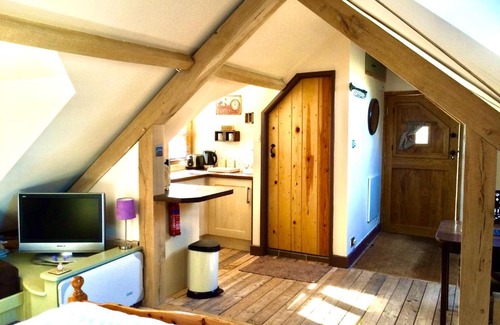Middleyard House | Greencourt Loft - The Cotswold Way, Stroud
