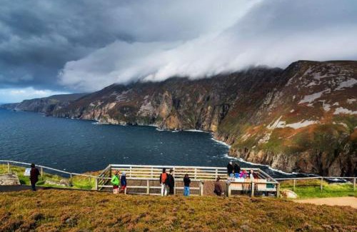 Carrick House | Greenhills Cottage -Overlooking Slieve League