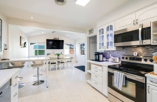 Phinney Ridge House | Greenlake Retreat-AC/Near Park & Cafes/Fenced Yard