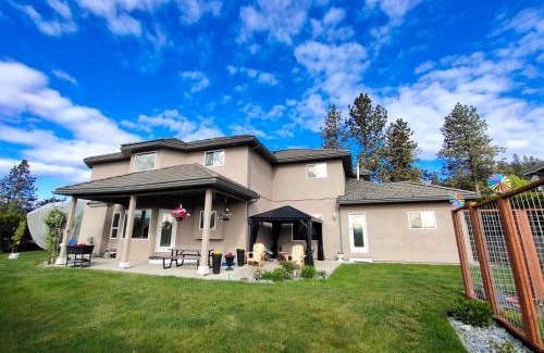 West Kelowna Estates House | GreenLeaf 2 BDRM 1BTH Suite & Private Entry