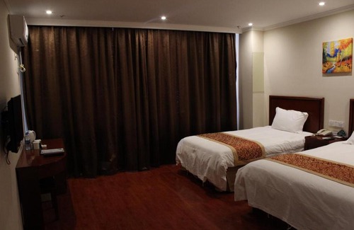 Chizhou Hotel | GreenTree Inn Chizhou Dongzhi DistrictLiShan Xiushui Express Hotel