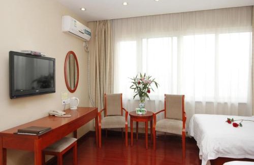 Donggang District Hotel | GreenTree Inn Rizhao West Station Suning Plaza