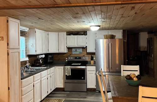 Tumbling Shoals House | Greers Ferry Lake getaway