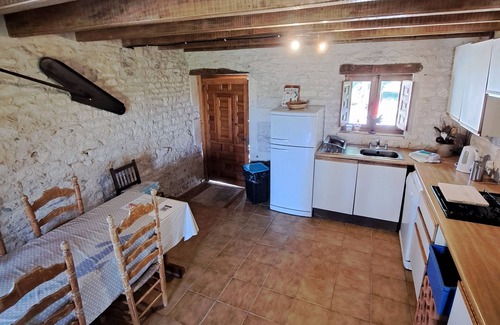 Saint-Pierre-de-Juillers Cottage | 'Grenier' La Grange du Moulin -Just families - Fun for kids - Heated pool - wifi