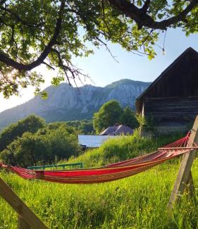 Buces Ski Chalet | Greta Hillside
