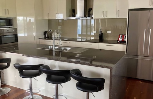 Walkerville House | Grevillia79 - Stunning holiday retreat