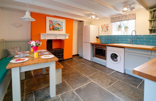 Port Isaac Cottage | GREY ROOFS, pet friendly, character holiday cottage in Port Isaac