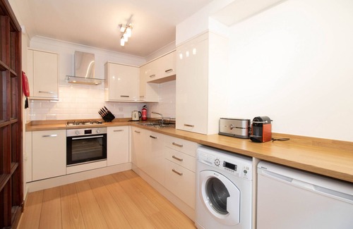 City Centre Glasgow Apartment | Greyfriars Court - Merchant City, Parking available