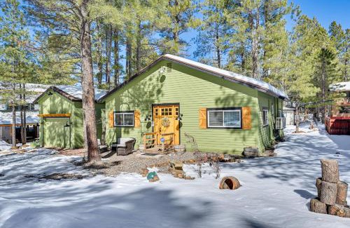 Munds Park House | Grill and Patio Charming Cabin in Munds Park