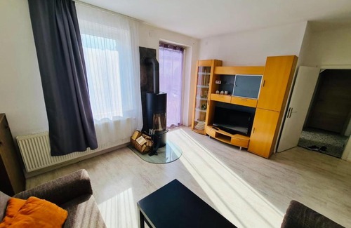 Kaufbeuren Apartment | Großartige 3 Zimmer Ferienwohnung mit Kamin und Garten für 1-6 Personen