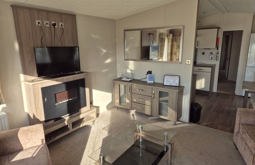 Icklesham Apartment | Grogu's Rest - 2 bedrooms with decking sleeps 6