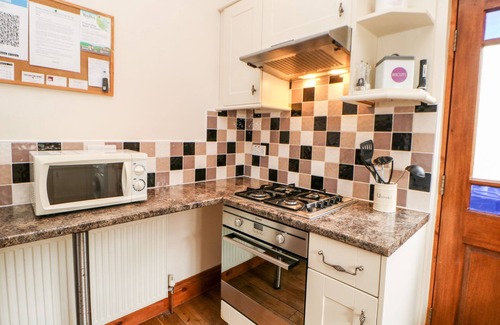 Masham Cottage | GROMIT COTTAGE, pet friendly, with open fire in Masham