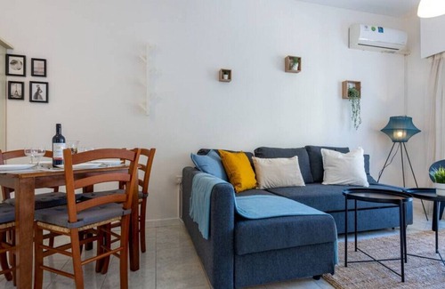 Skala Apartment | Groovy 1-Bedroom Apartment in Larnaca