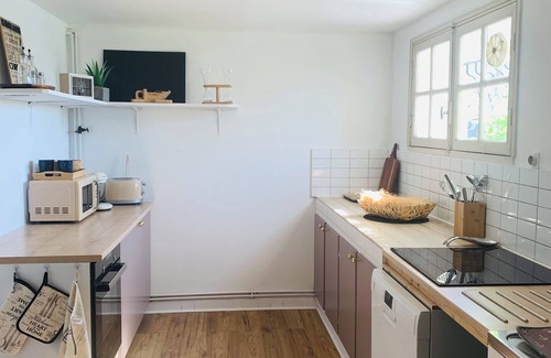 Saintes Apartment | Ground floor flat with garden - 3* furnished holiday home- all comforts - wifi