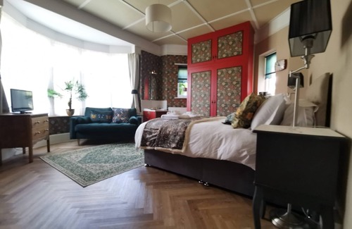 Bexhill-on-Sea House | Ground floor Spacious double bed room, free parking close to seafront.