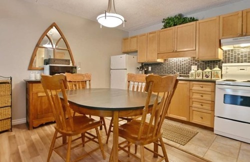 Collingwood Condo | Ground Floor Two bedroom Collingwood Condo