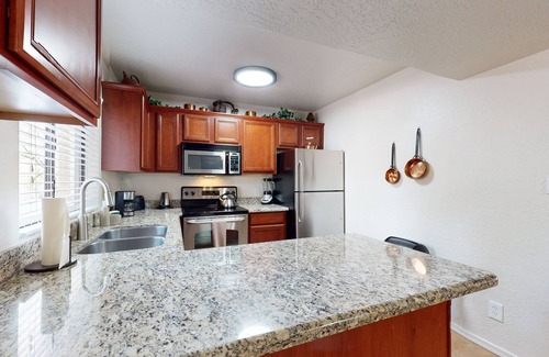 Oak Creek Condo | Ground-level condo with patio, bbq grill, pool, & shared laundry