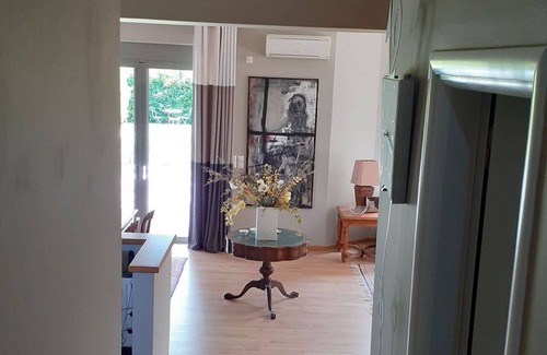Schinias House | groundfloor independent flat with its own garden 2 kilom from the sea