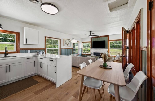 Madill Cabin | Group Getaway for 10 – Combined Cedar Nest & Willow Cabin Retreat