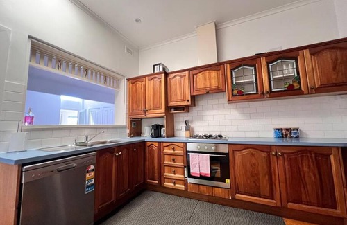 Westbourne Park House | Group house with views of the salt pool and spa