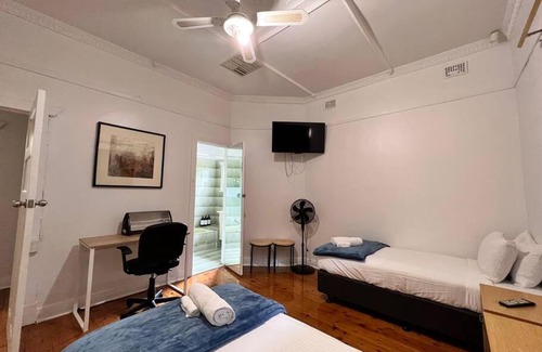 Westbourne Park House | Group house with views of the salt pool and spa