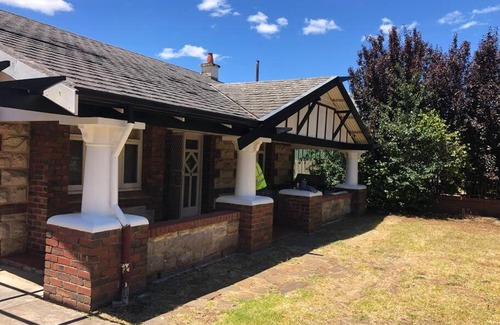 Westbourne Park Apartment | Group house with views of the salt pool and spa