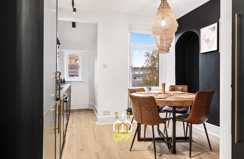 Aberdeen West End Apartment | Grove Getaway - SJA Stays - Luxury 3 Bed Apartment