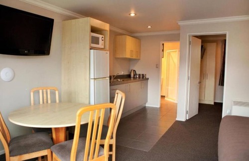 Blenheim Cabin | Grove Park Motor Lodge