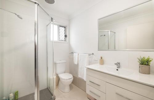 Rocklea Apartment | GST Credits! AC! Shops! Parking! Espresso! 431AF1