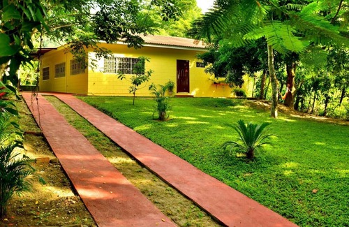 Sector 1 Nor-Oeste House | Guacamaya Room - Casa Armenta B&B