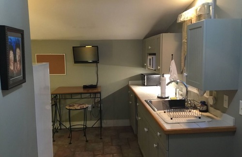 Colonial Oaks Cottage | Guest Cottage At Permaculture Homestead