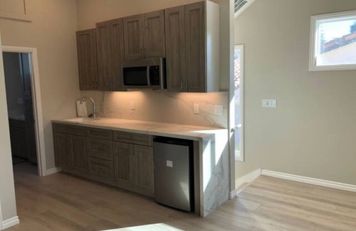 Burlingame Hills Cottage | Guest cottage by Mills Canyon park in Burlingame.n
