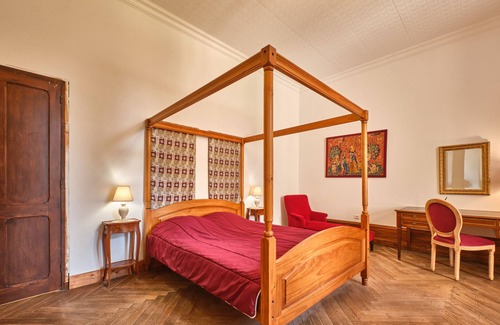 Saint-Geoire-en-Valdaine House | Guest House 'La Suite Rubis' with Shared Terrace and Shared Garden