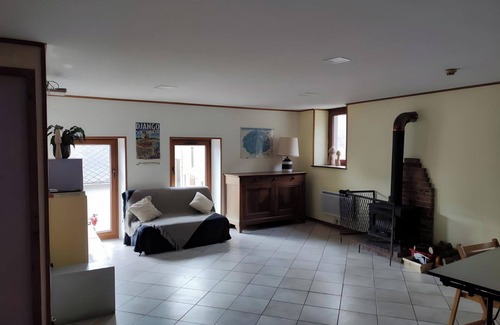 Saint-Jean-de-Vaulx House | Guest House 'Chambre 1' with Shared Terrace, Private Garden and Wi-Fi