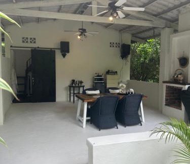 Altos del Maria Villa | Guest house in Altos del Maria