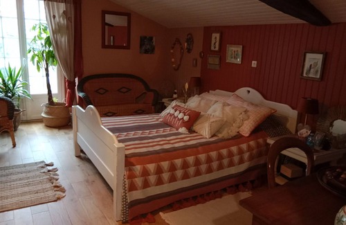 Cours House | Guest House 'La Bougainvilliére' with Private Terrace, Private Garden and Wi-Fi