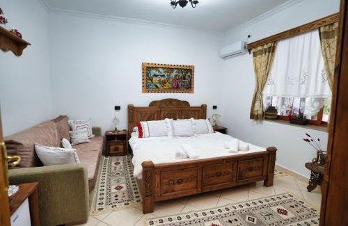 Gjirokaster House | Guest House Luna
