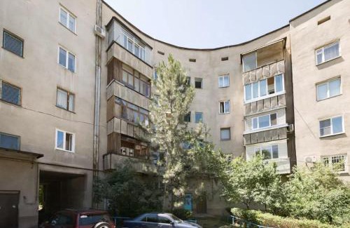 Almaty House | Guest House on Kaldaiakova 38