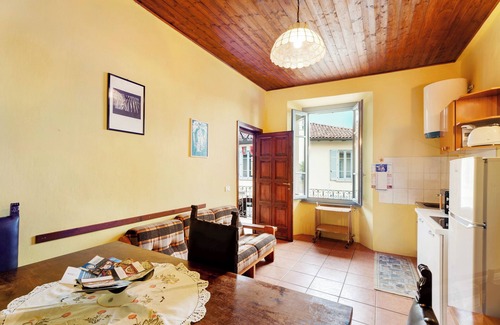 Ameno House | Guest House "Quadrifoglio" in Lago d'Orta with Balcony, Shared Garden & Wi-Fi