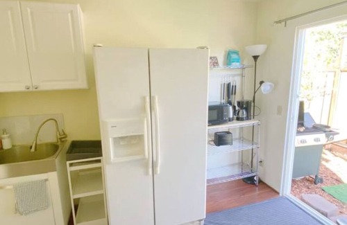 Edenvale House | Guest Unit 1 bedroom, 2-rooms, with private entrance and backyard