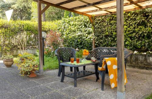 Pisa Apartment | GuestHost - Station Oasis with Parking and Garden