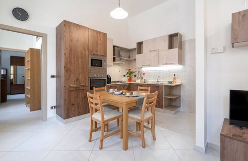 Municipio 2 Apartment | GuestHost - Station & Polyclinic Apartment