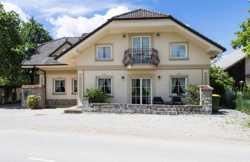 Zerovnica House | Guesthouse & Apartments PRI STANI