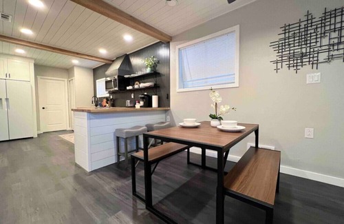 Federal Way House | Guesthouse: Convenient/cozy 2 bedroom stay