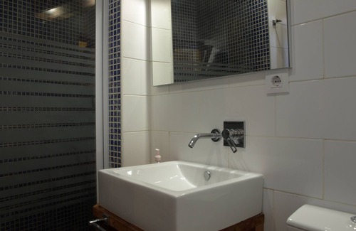 Paul House | Guesthouse in the heart of the tropical valley of Paul. Hikers paradise.