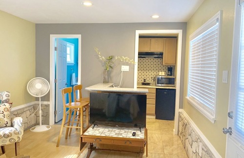 Harbor Apartment | Guesthouse near LAX & Long Beach Airport